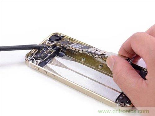 土豪金iPhone 5S拆解:內(nèi)部結(jié)構(gòu)升級(jí),維修難度增加