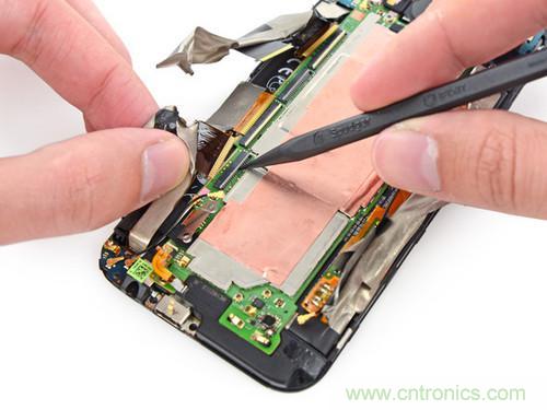 牛人強(qiáng)拆！新HTC One(M8)真機(jī)精密做工難修理