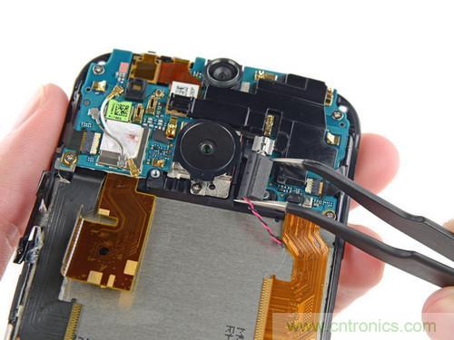 牛人強(qiáng)拆！新HTC One(M8)真機(jī)精密做工難修理