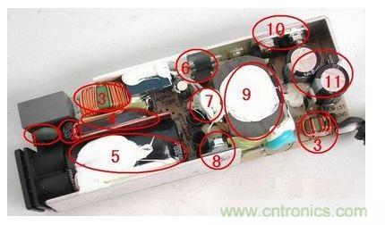 電源適配器的構(gòu)造 6 1. 壓敏電阻,其功能是當(dāng)外界電壓過高時,壓敏電阻阻值迅速變得很小,與壓敏電阻串聯(lián)的保險絲被熔斷,從而保護(hù)其他電路不被燒壞。 2. 保險絲,規(guī)格為2.5A/250V,當(dāng)電路中的電流過大時,保險絲會熔斷以保護(hù)其他元件。 3. 電感線圈(又稱扼流圈),主要功能是降低電磁干擾。 4. 整流橋,規(guī)格為D3SB,作用是把220V交流電變?yōu)橹绷麟姟? 5. 濾波電容,規(guī)格為180μF/400V,作用是濾除直流電中的交流紋波,使電路工作更可靠。 6. 運放IC(集成電路),保護(hù)電路、電壓調(diào)節(jié)的重要組成部分。 7. 溫度探頭,用于探測電源適配器的內(nèi)部溫度,當(dāng)溫度高于某一設(shè)定值時(不同品牌的電源適配器,其設(shè)定的溫度閥值略有不同),保護(hù)電路會切斷適配器的電壓輸出,從而保護(hù)適配器不受損壞。 8. 大功率開關(guān)管,是開關(guān)電源中的核心元件之一,開關(guān)電源能“一開一關(guān)”地工作,開關(guān)管功不可沒。 9. 開關(guān)變壓器,開關(guān)電源中的核心元件之一。 10. 次級整流管,功能是把低壓交流電變?yōu)榈蛪褐绷麟姟T贗BM的電源適配器中,整流管往往是由兩個大功率并聯(lián)工作的,以獲得較大的電流輸出。 11. 次級濾波電容,規(guī)格為820μF/ 25V,共有兩個,起濾除低壓直流電中的紋波的作用。 除上述元件外,電路板上還有可調(diào)電位器及其他阻容元件。