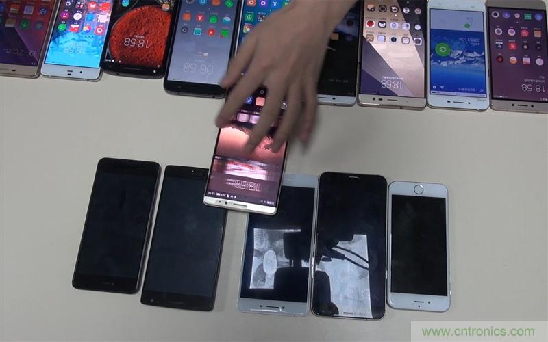 手機抗凍性能大挑戰:iPhone被完爆