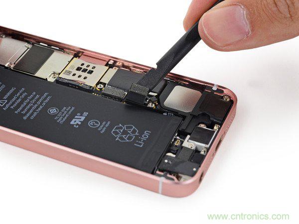有什么地方沒有變？iPhone SE真機拆解