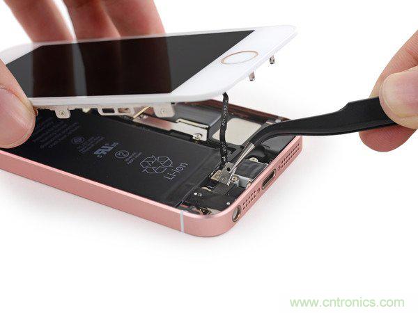 有什么地方沒有變？iPhone SE真機拆解