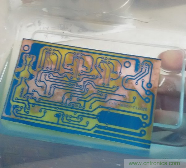 嘗試了四次PCB制作， 最后一發算是成功了