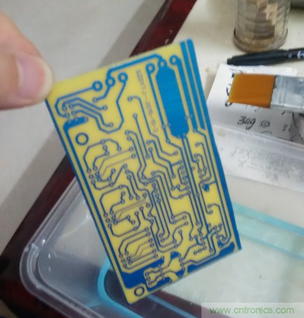 嘗試了四次PCB制作， 最后一發算是成功了