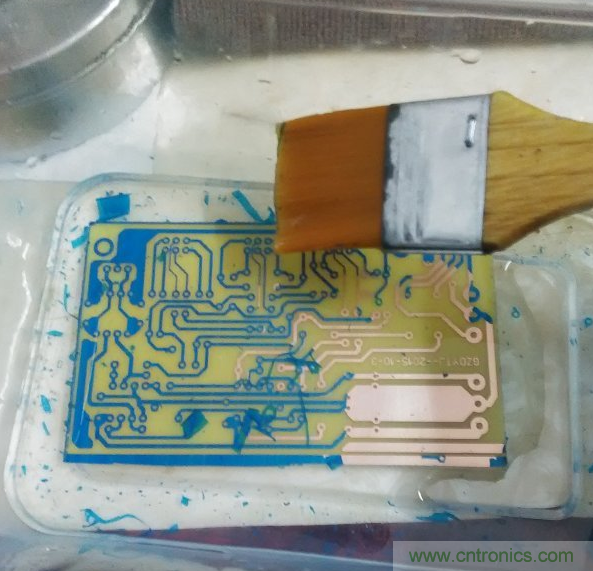 嘗試了四次PCB制作， 最后一發算是成功了