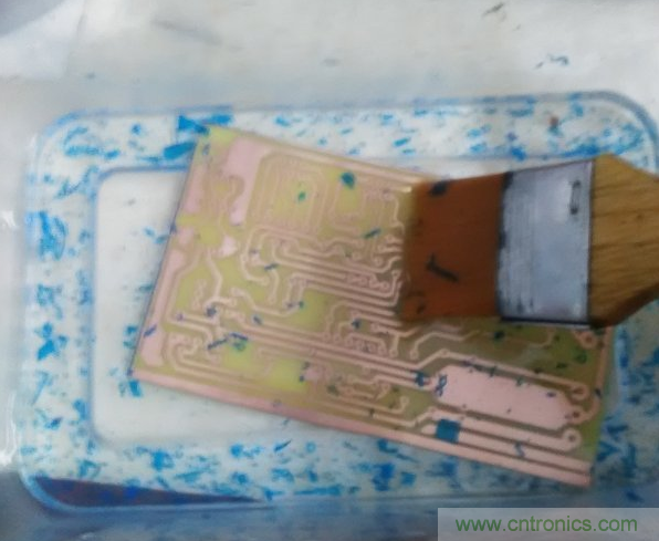 嘗試了四次PCB制作， 最后一發算是成功了