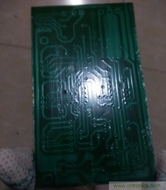 嘗試了四次PCB制作， 最后一發算是成功了