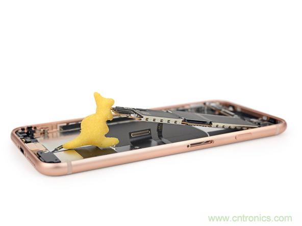 iPhone 8首拆：無線充電版本的iPhone 7？